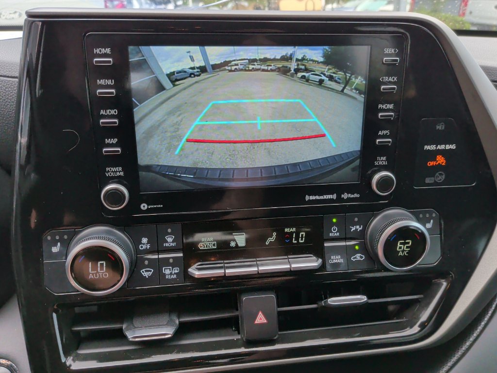 Used 2022 Toyota Highlander XLE FWD image 31