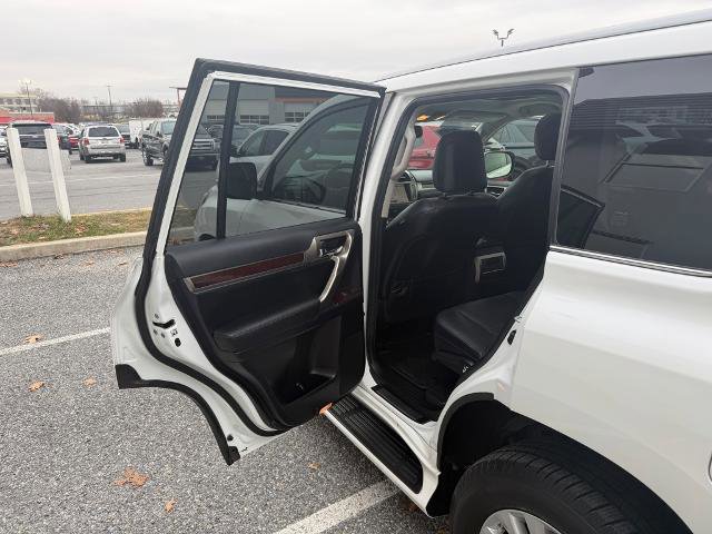 Used 2017 Lexus GX 460 image 10