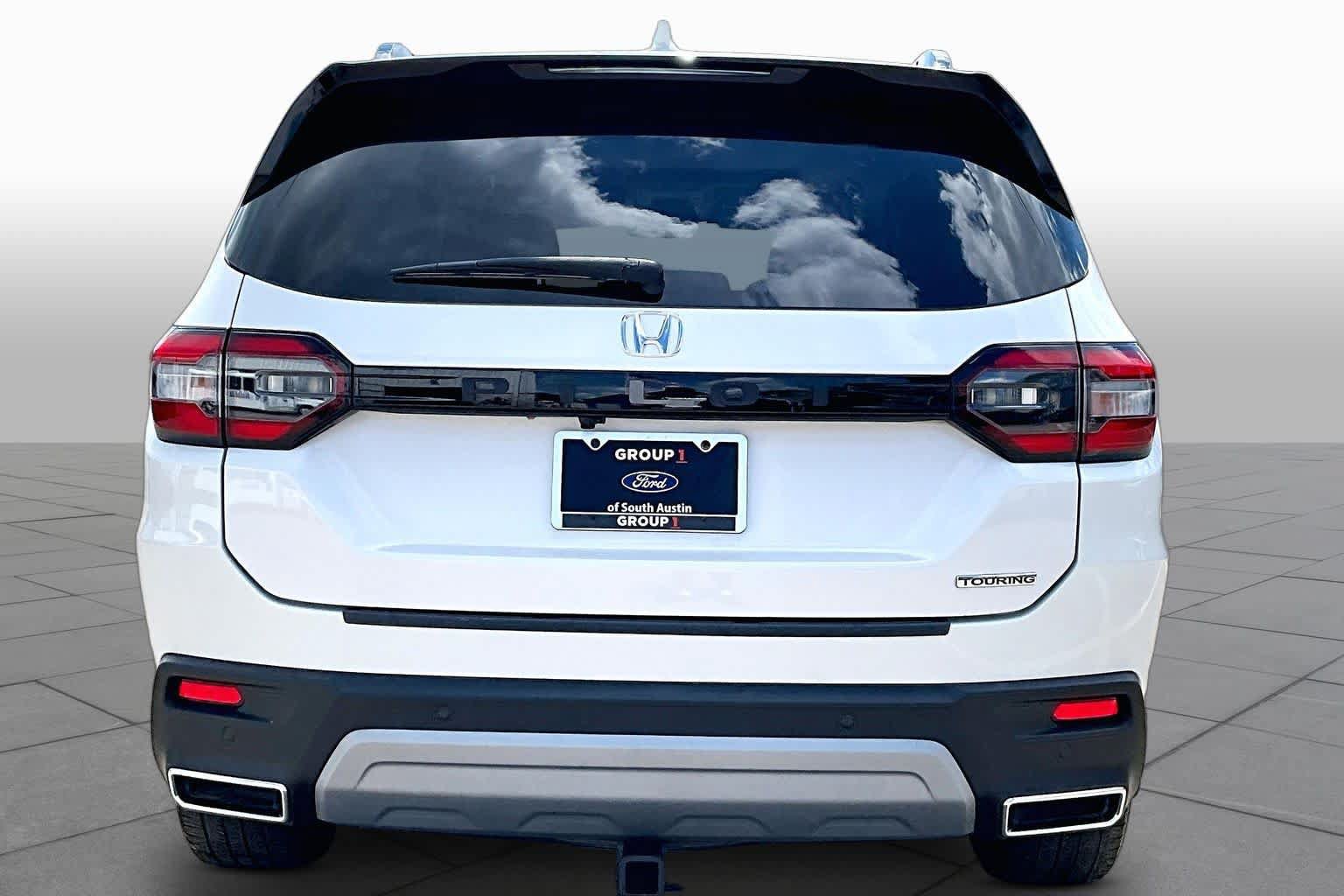 Used 2023 Honda Pilot Touring image 5