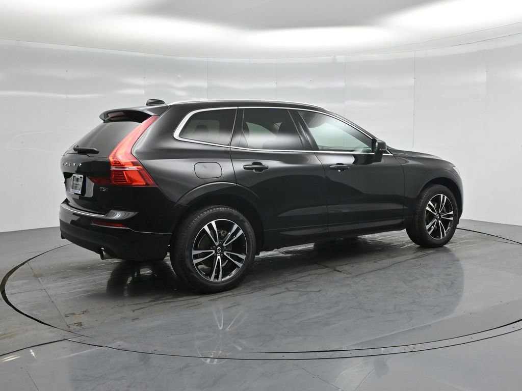 Used 2021 Volvo XC60 T5 Momentum w/ Premium Package image 11