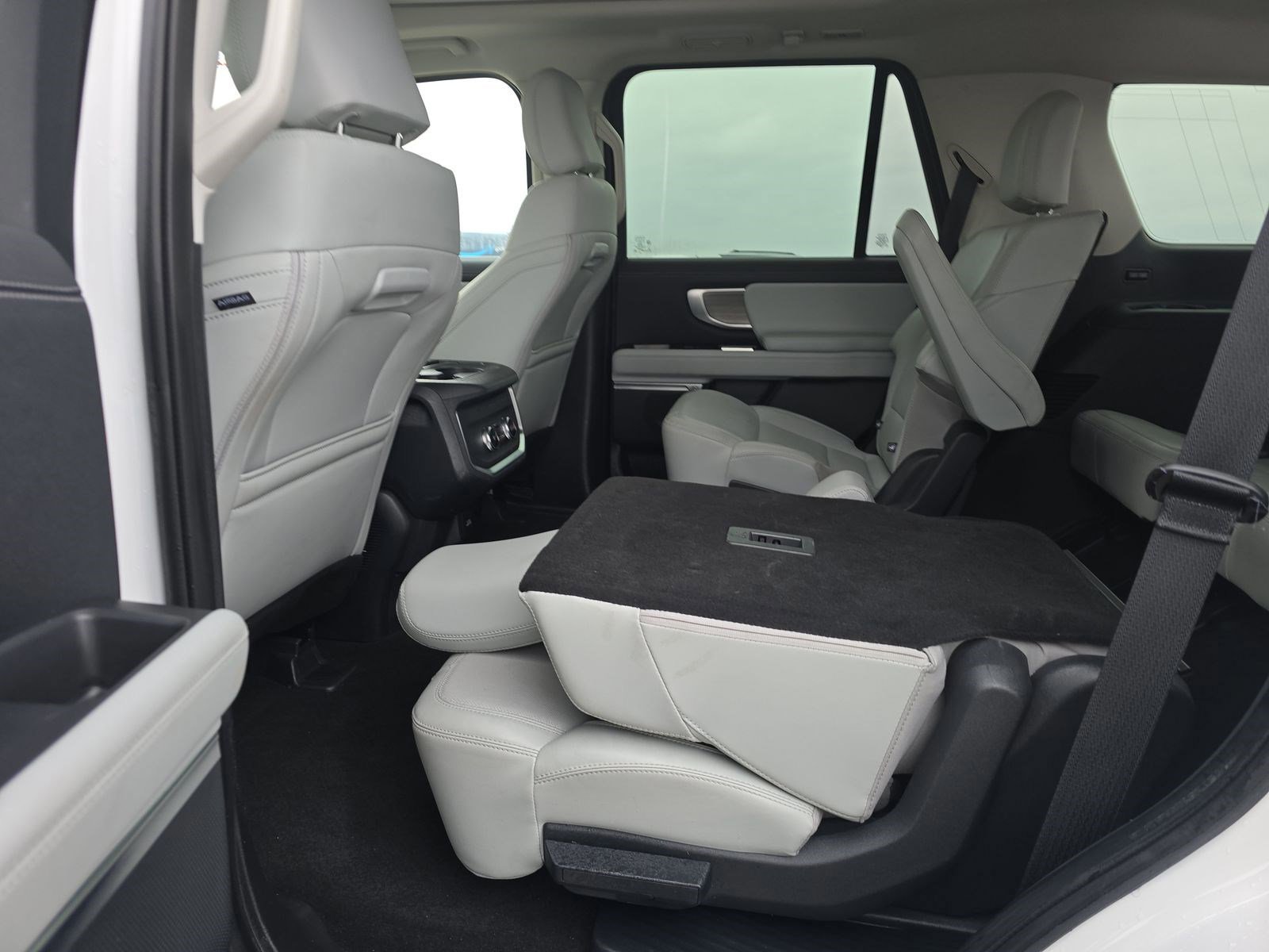 Certified 2025 Ford Expedition Platinum image 17