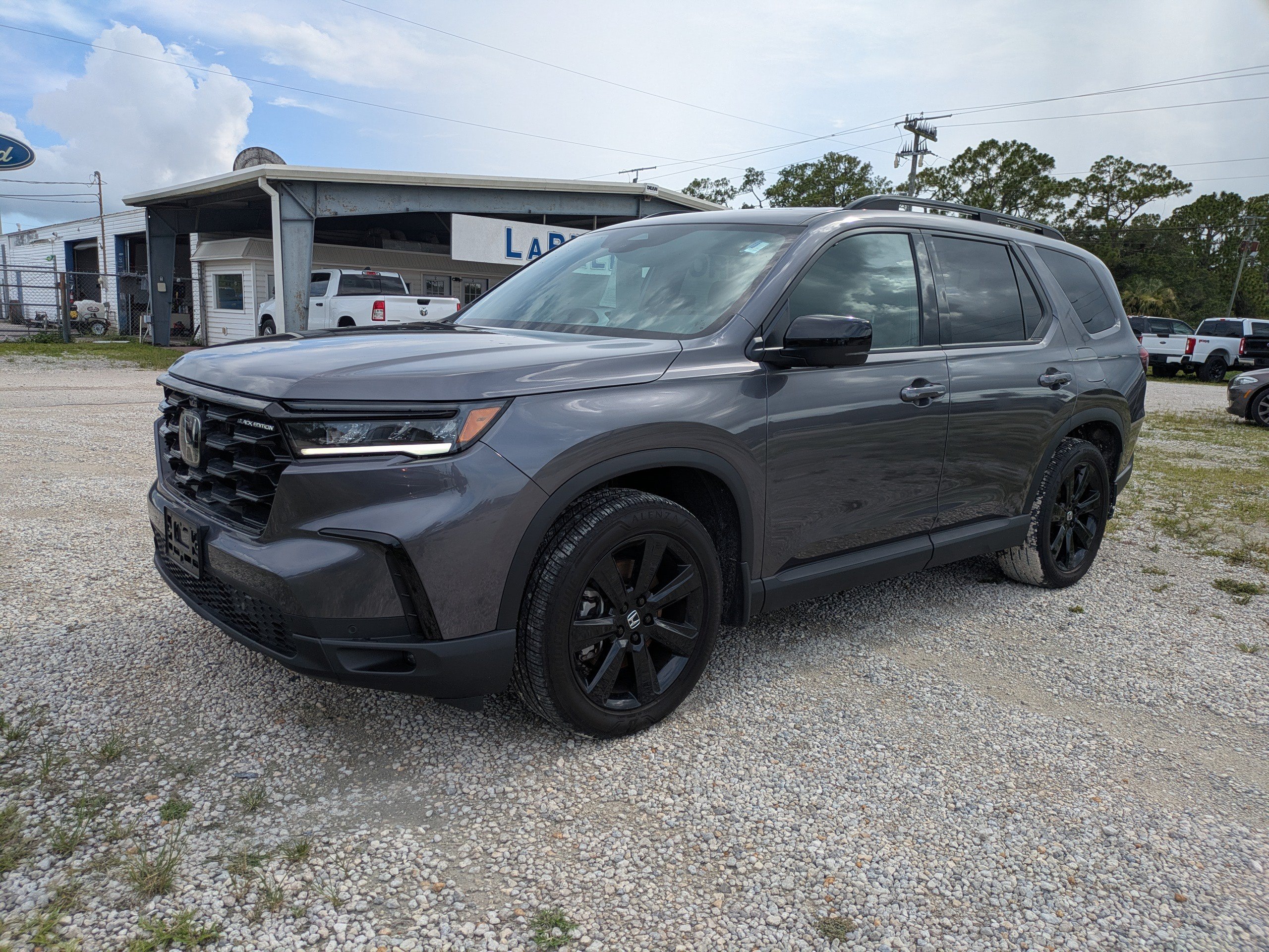 Used 2025 Honda Pilot Black Edition image 8