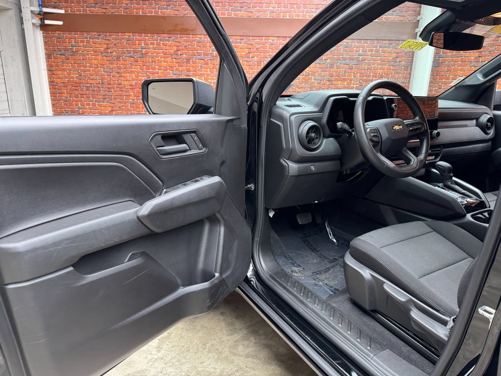 Used 2025 Chevrolet Colorado W/T AWD/4WD image 8