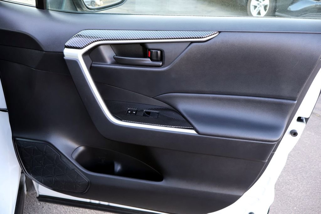 Used 2021 Toyota RAV4 LE FWD image 16