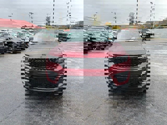 Used 2024 Jeep Grand Cherokee Limited w/ Black Appearance Package image 8