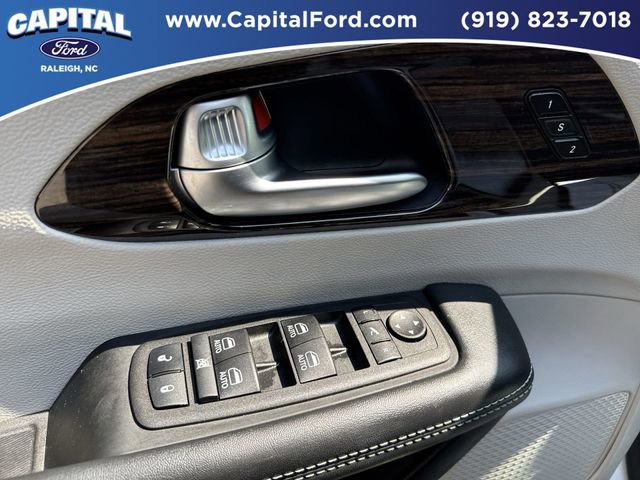 Used 2024 Chrysler Pacifica Limited FWD image 20