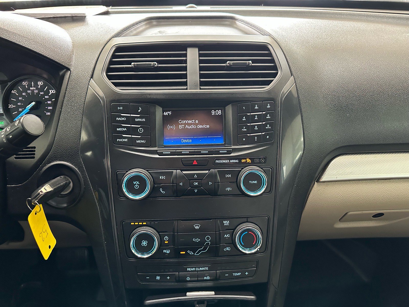 Certified 2019 Ford Explorer FWD image 31