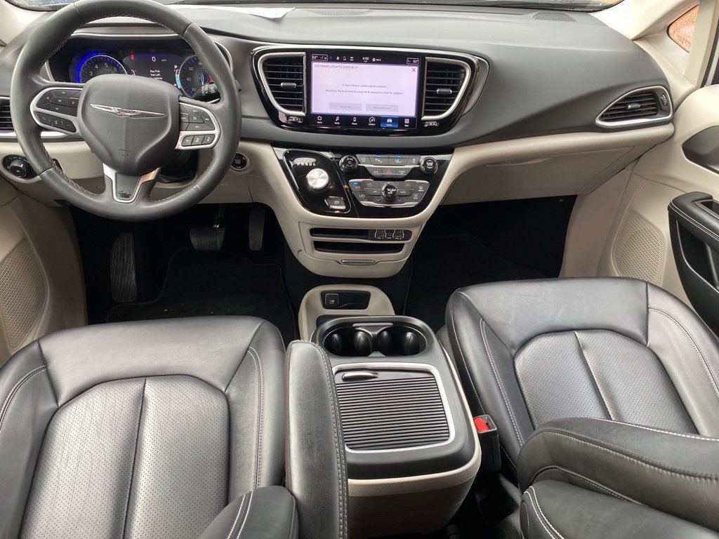 Used 2024 Chrysler Pacifica Touring-L image 21