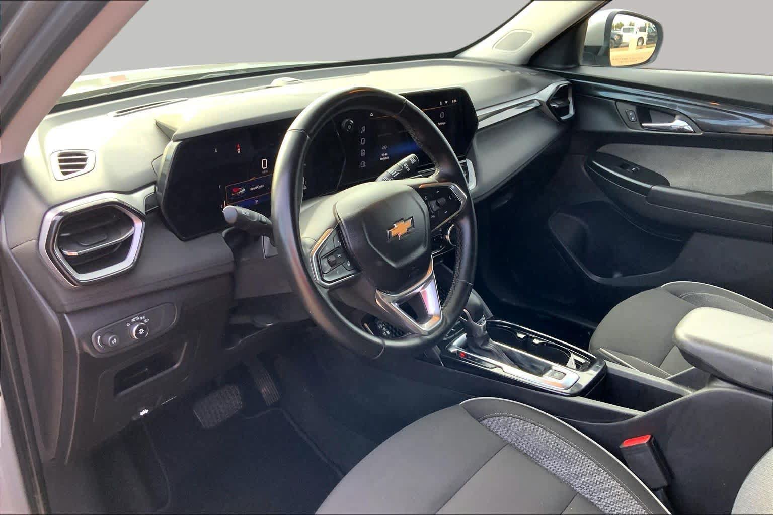 Used 2024 Chevrolet TrailBlazer LT w/ Convenience Package FWD image 18