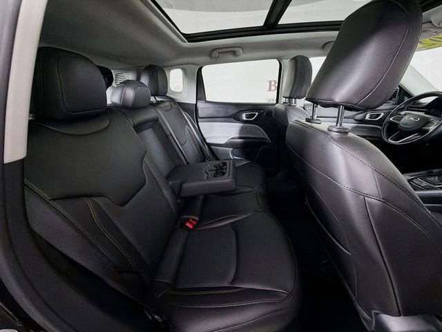 Used 2022 Jeep Compass Latitude w/ Sun and Sound Group AWD/4WD image 34