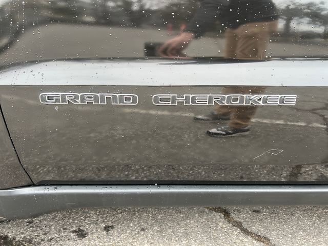 Used 2018 Jeep Grand Cherokee Laredo image 38