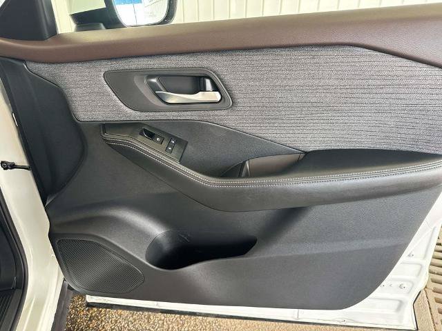 Used 2022 Nissan Rogue SV FWD image 18