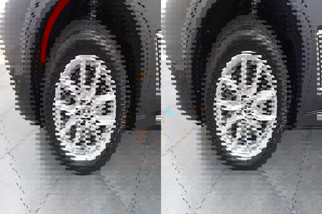 Used 2022 BMW X5 xDrive40i w/ Parking Assistance Package image 29