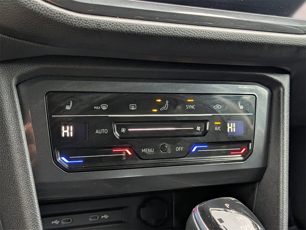 Used 2023 Volkswagen Tiguan SE image 21