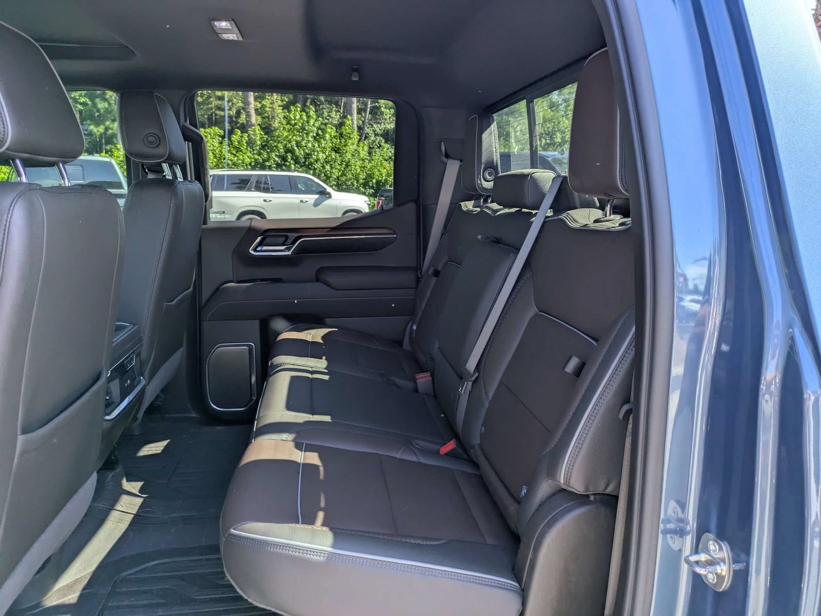 Used 2024 GMC Sierra 1500 Denali AWD/4WD image 8