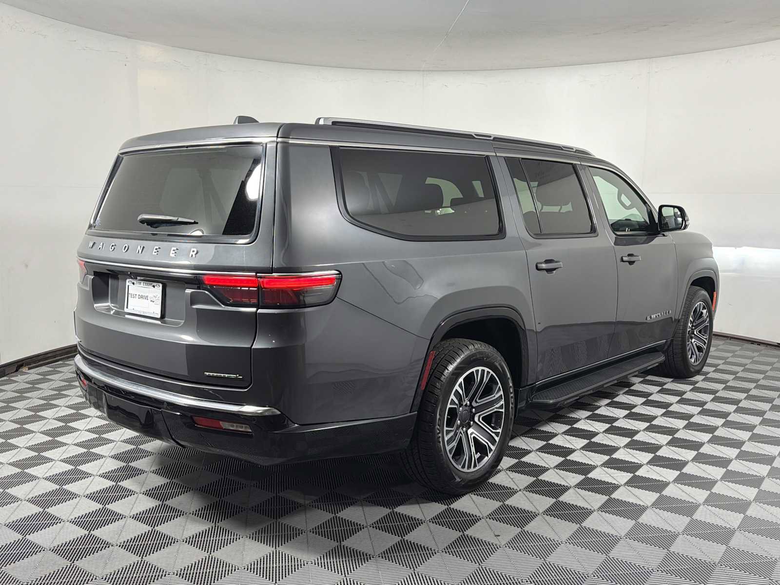Used 2023 Jeep Wagoneer L Series II AWD/4WD image 7