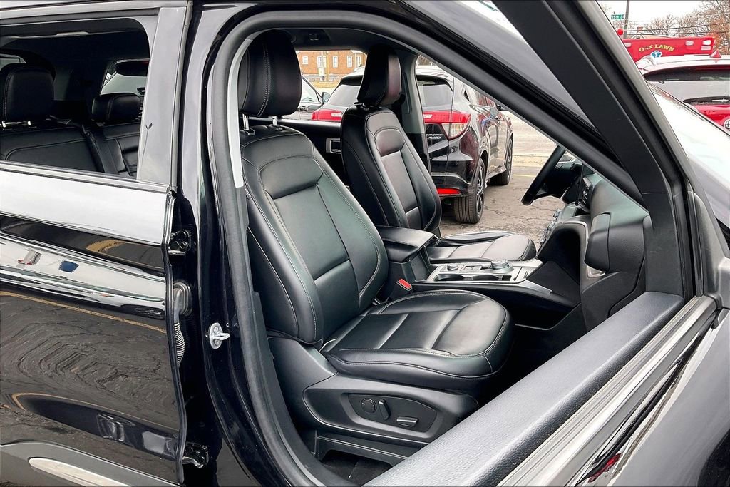 Certified 2024 Ford Explorer XLT w/ Equipment Group 202A image 6