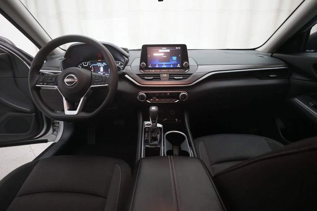 Used 2024 Nissan Altima 2.5 SV FWD image 5