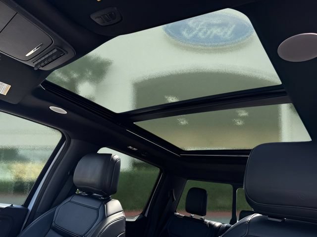 Certified 2023 Ford F150 Raptor w/ Raptor Carbon Fiber Package AWD/4WD image 10