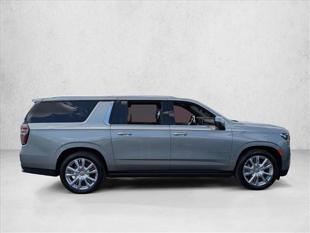 Used 2024 Chevrolet Suburban High Country image 2