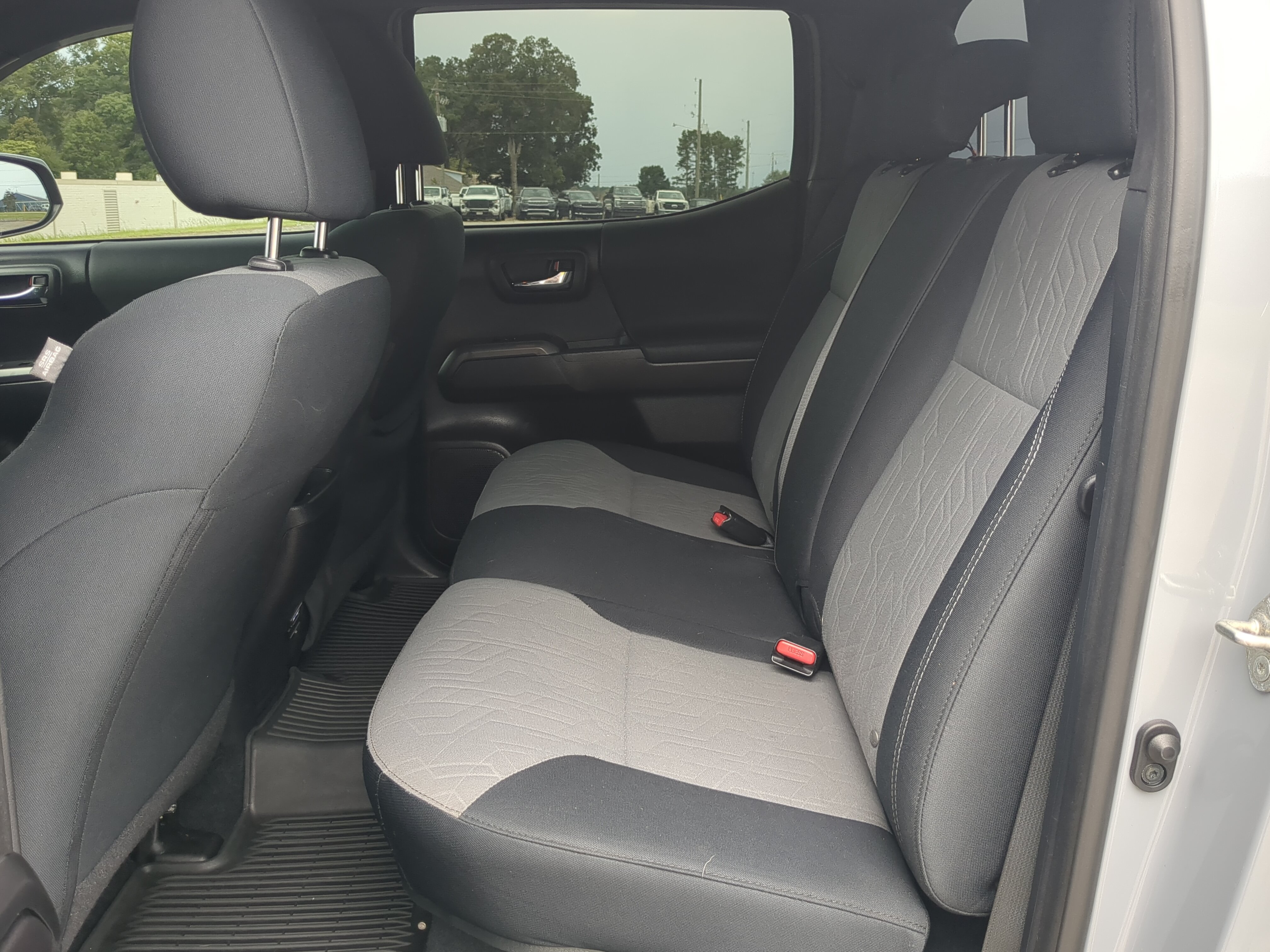 Used 2020 Toyota Tacoma TRD Off-Road AWD/4WD image 12