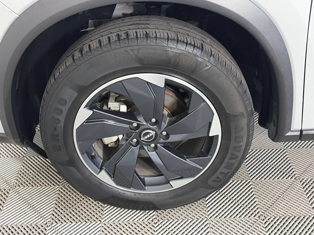 Used 2024 Nissan Rogue SV AWD/4WD image 8
