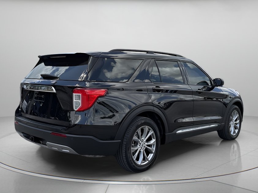 Certified 2022 Ford Explorer XLT w/ Equipment Group 202A RWD image 3