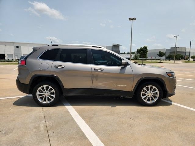 Used 2019 Jeep Cherokee Latitude w/ Popular Appearance Group FWD image 4