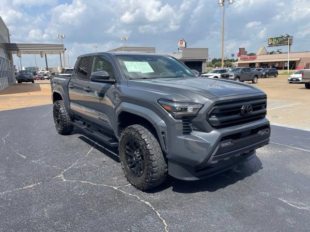 Used 2025 Toyota Tacoma SR5 AWD/4WD image 11