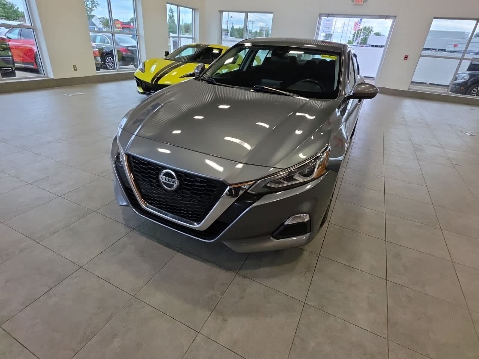 Used 2022 Nissan Altima 2.5 SV FWD image 2