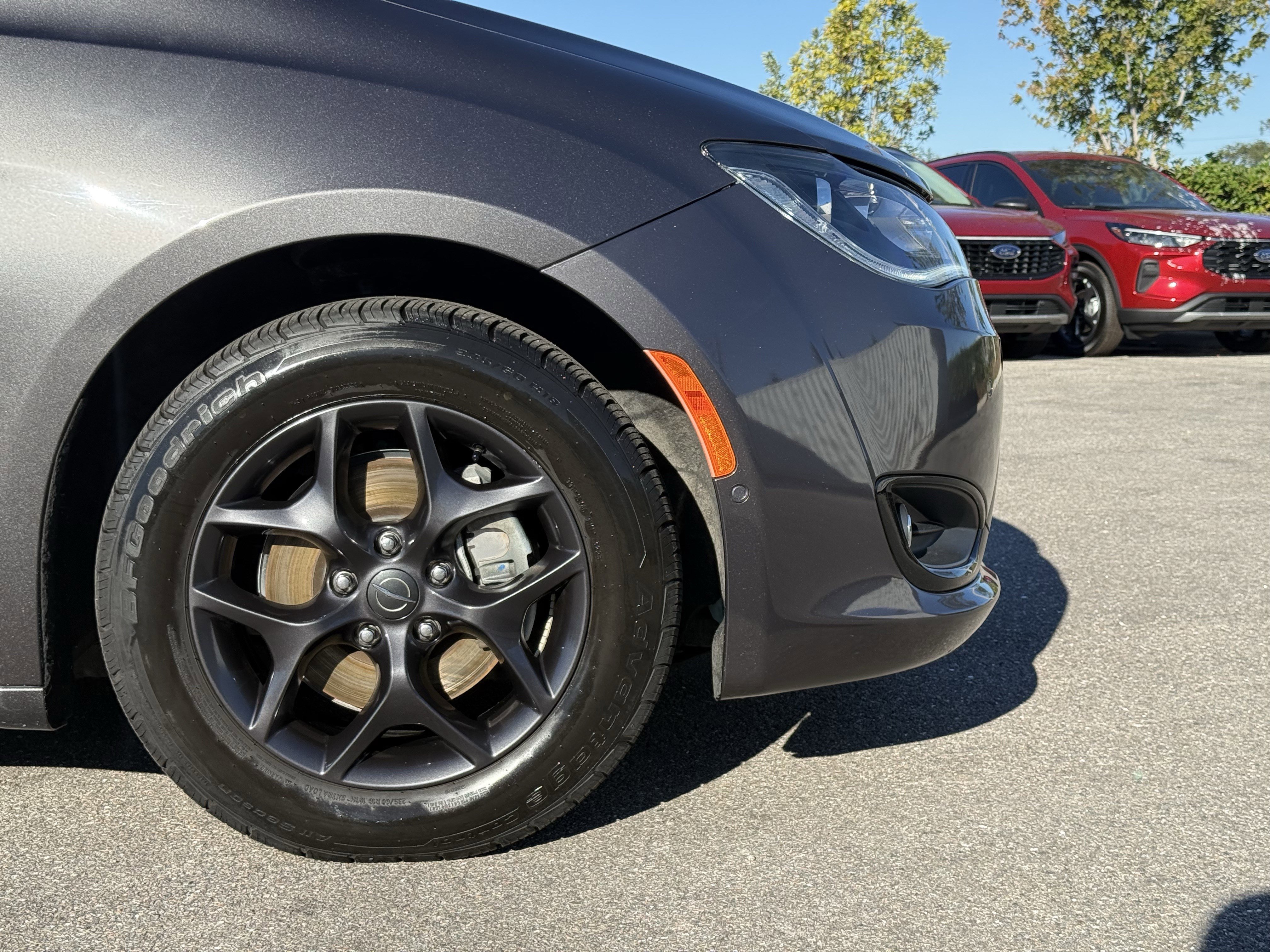 Used 2020 Chrysler Pacifica Limited w/ Advanced Safetytec Group image 11