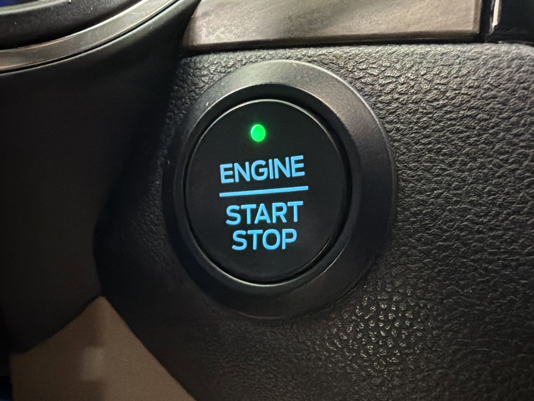 Certified 2020 Ford Escape Titanium AWD/4WD image 26