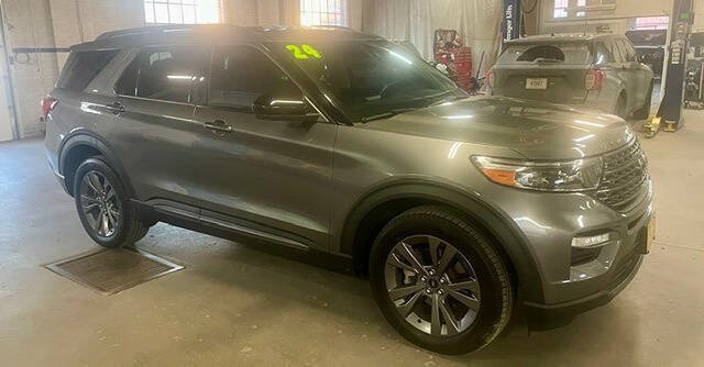 Certified 2024 Ford Explorer XLT w/ Equipment Group 202A AWD/4WD image 7
