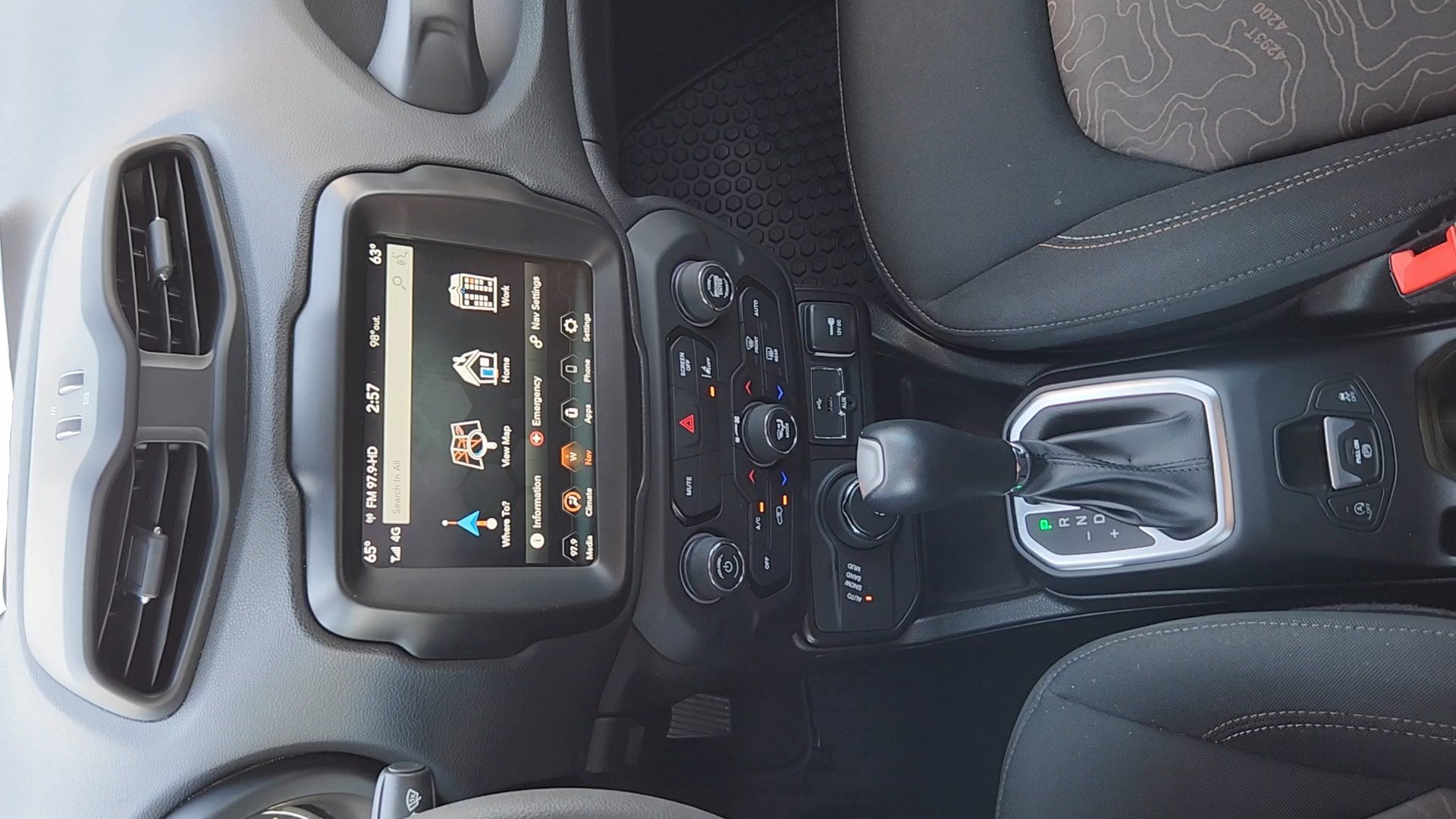 Used 2023 Jeep Renegade Latitude AWD/4WD image 15