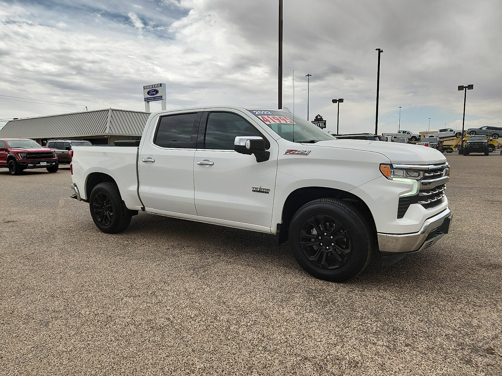 Used 2022 Chevrolet Silverado 1500 LTZ w/ LTZ Convenience Package II AWD/4WD image 8