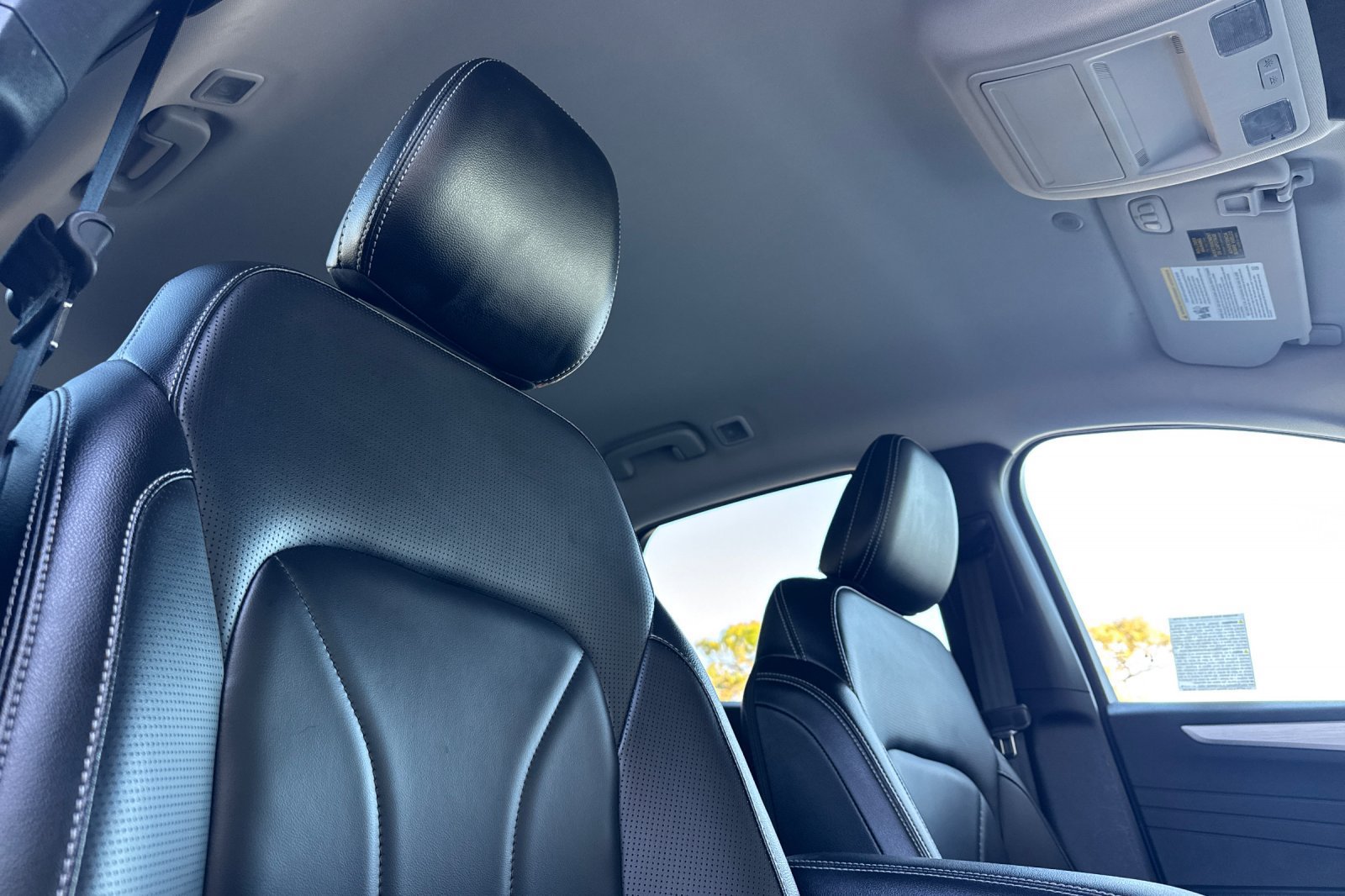 Certified 2025 Ford Escape SE w/ PHEV Premium Package FWD image 18