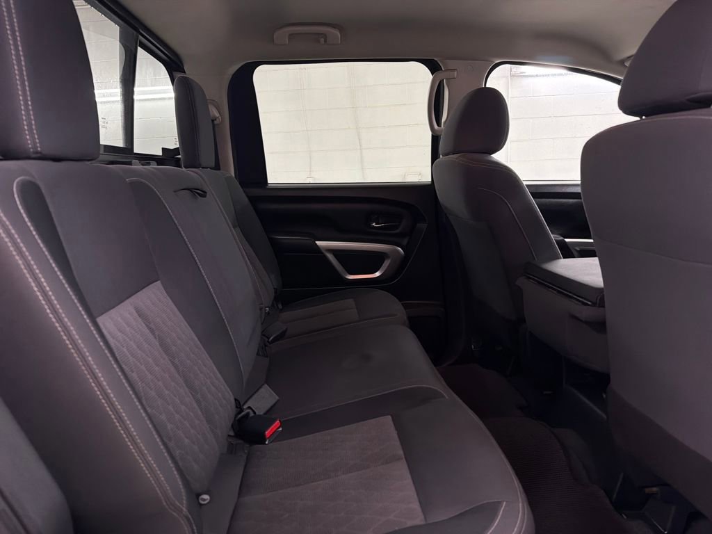 Used 2022 Nissan Titan SV image 28