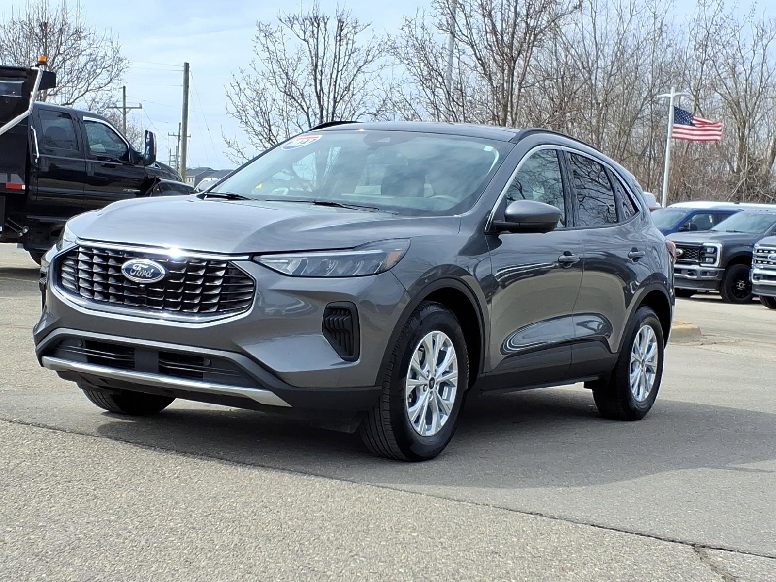 Certified 2023 Ford Escape Active w/ Tech Pack #2 image 3