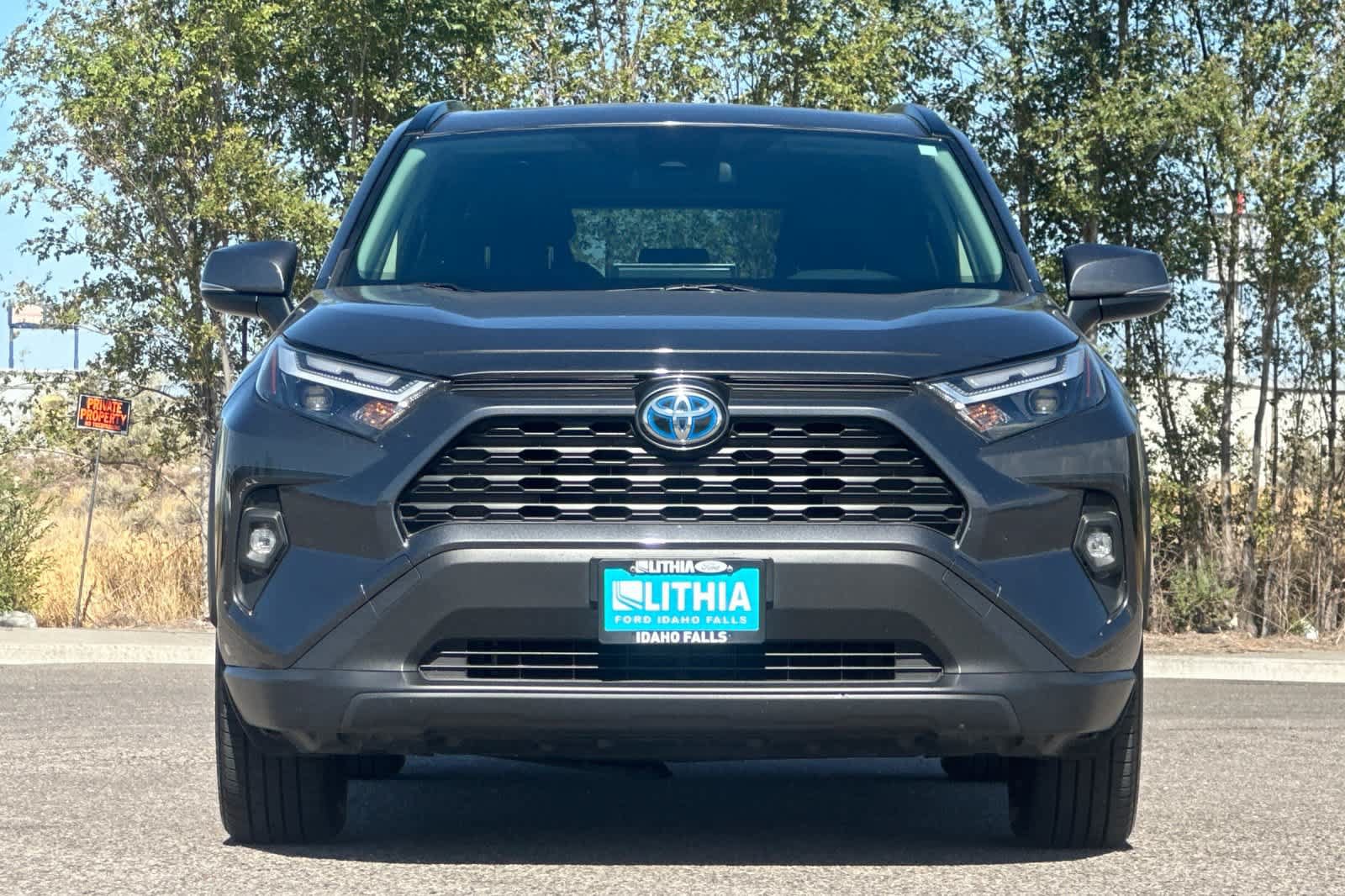 Used 2022 Toyota RAV4 XLE Premium AWD/4WD image 10
