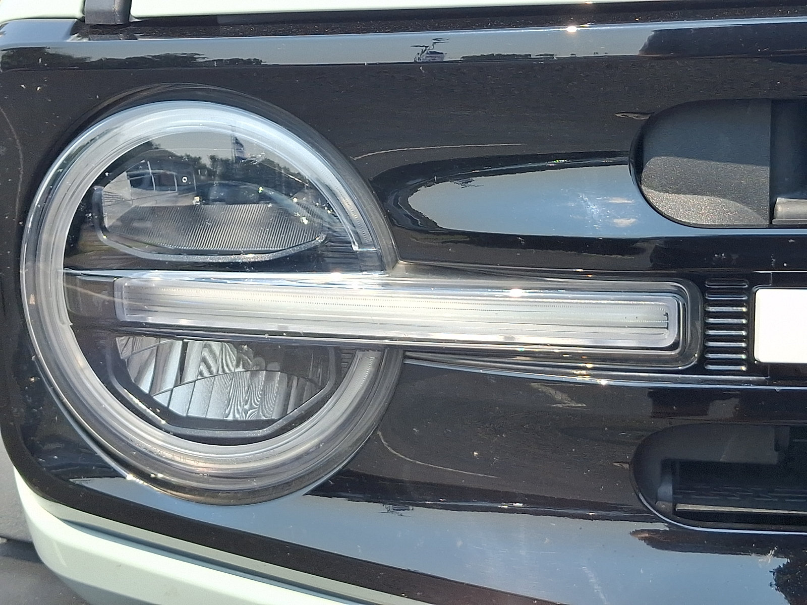 Certified 2024 Ford Bronco Outer Banks w/ Sasquatch Package AWD/4WD image 9