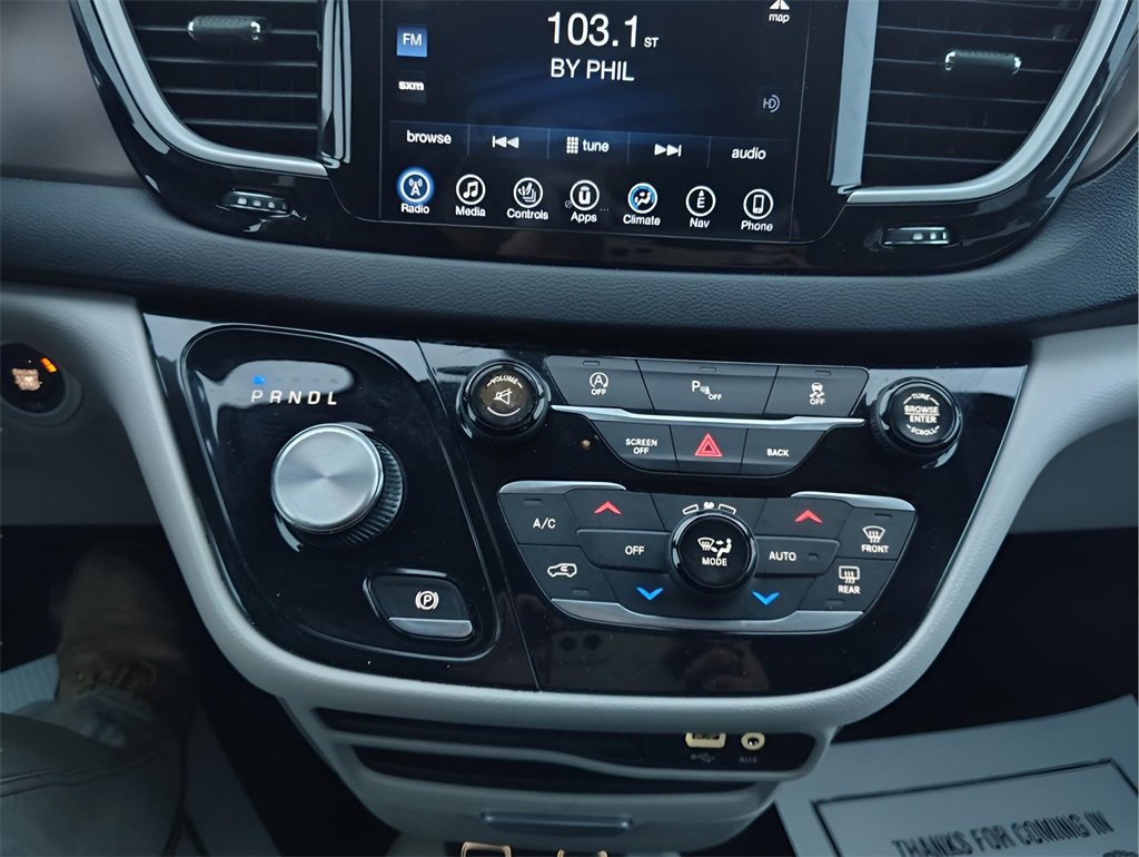 Used 2017 Chrysler Pacifica Touring-L image 21