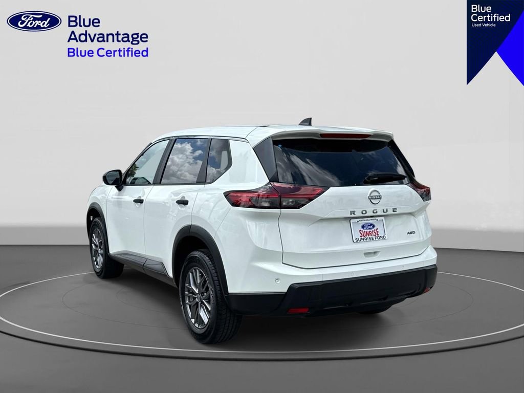 Used 2024 Nissan Rogue S AWD/4WD image 6