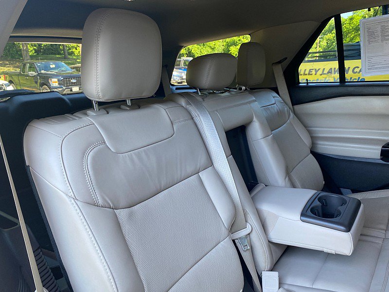 Certified 2023 Ford Explorer Platinum w/ Technology Package AWD/4WD image 39