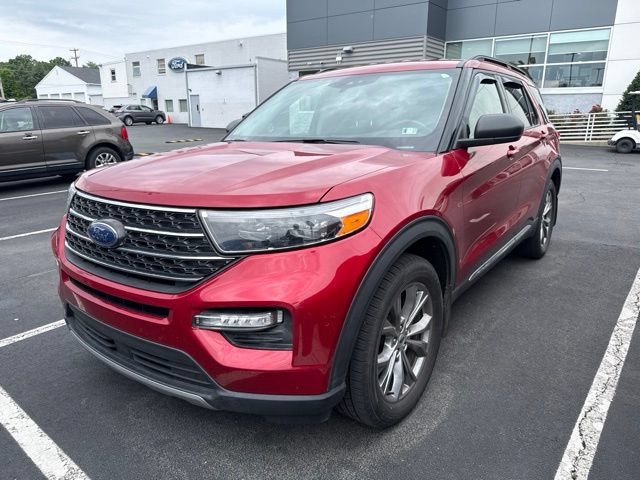 Certified 2022 Ford Explorer XLT w/ Equipment Group 202A AWD/4WD image 2
