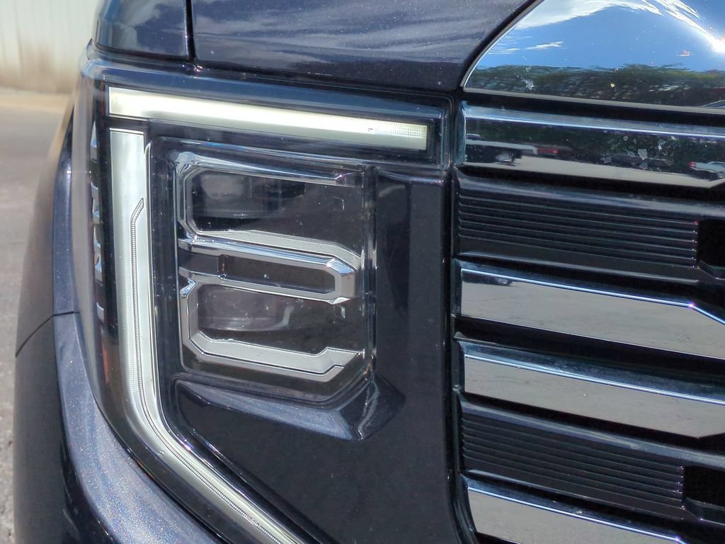 Used 2025 GMC Sierra 1500 SLT RWD image 11