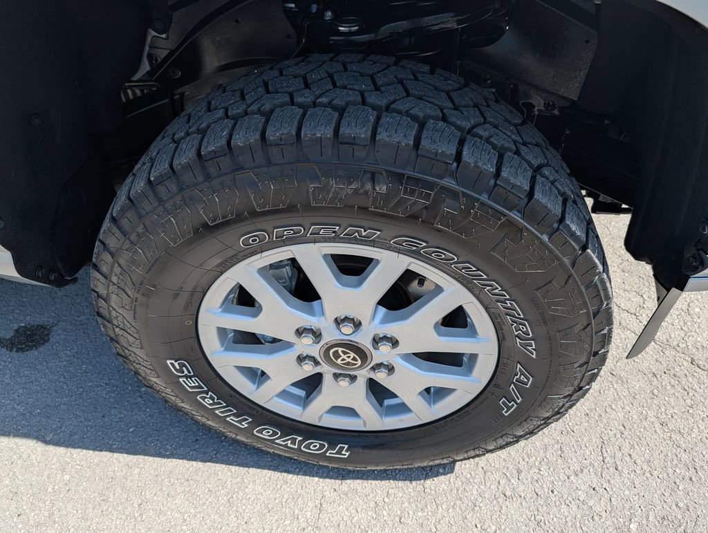 Used 2025 Toyota Tacoma SR5 AWD/4WD image 29