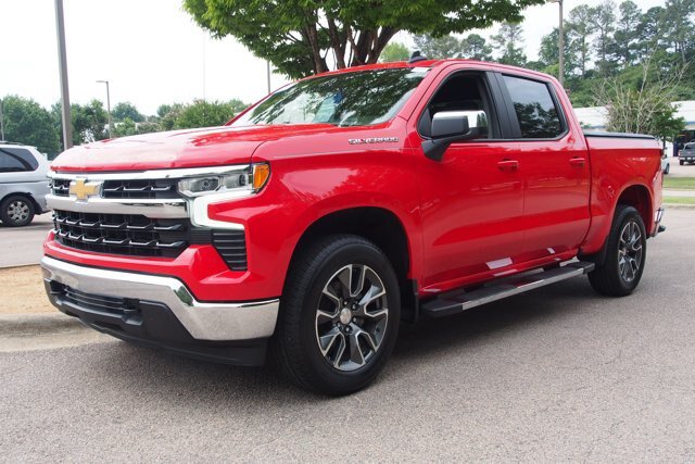 Used 2023 Chevrolet Silverado 1500 LT AWD/4WD image 3