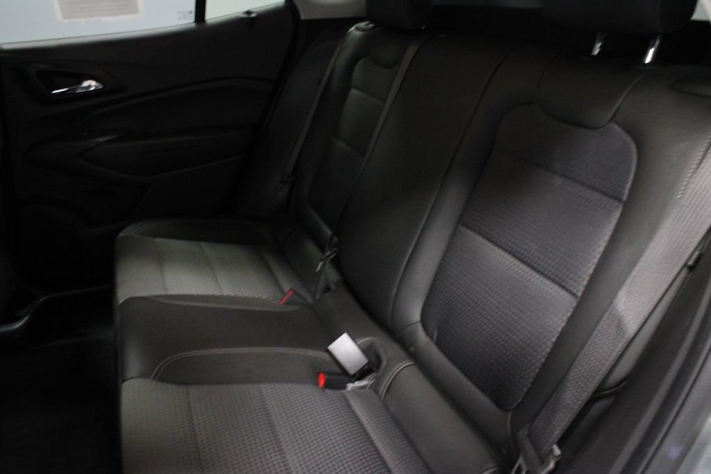 Used 2025 Chevrolet Trax LT FWD image 21