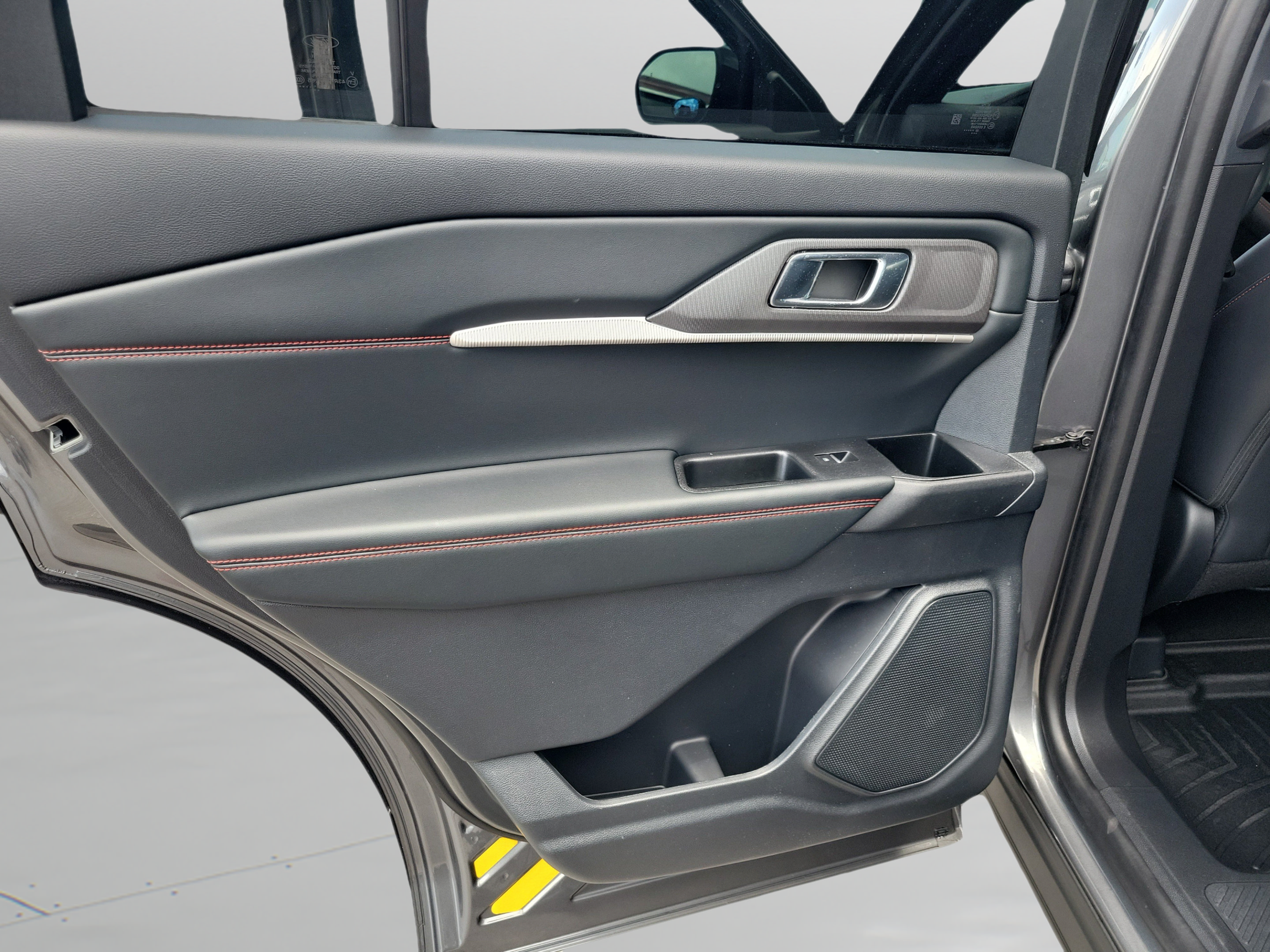 Certified 2025 Ford Explorer ST AWD/4WD image 11