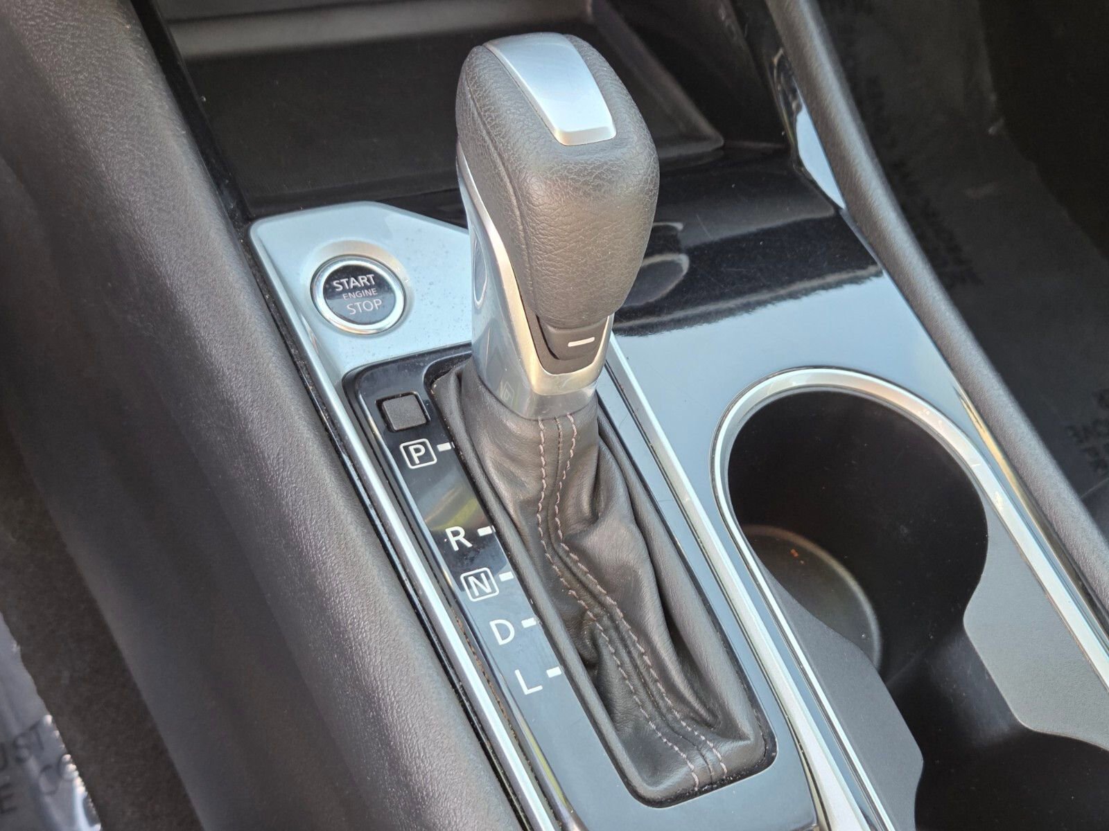 Used 2024 Nissan Altima 2.5 SV FWD image 23
